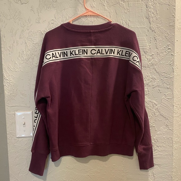 Calvin Klein Crew Neck - Picture 2 of 6
